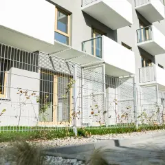 Najtańsze materiały na ogrodzenie – jak zaoszczędzić na zakupie