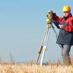Ile kosztuje geodeta sądowy? Poznaj ukryte koszty usług geodezyjnych