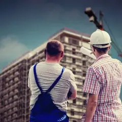 Ile zarabia dekarz w Niemczech? Sprawdź, co wpływa na wynagrodzenie