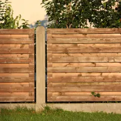 Jak łatwo i szybko zamontować płot lamelowy – krok po kroku