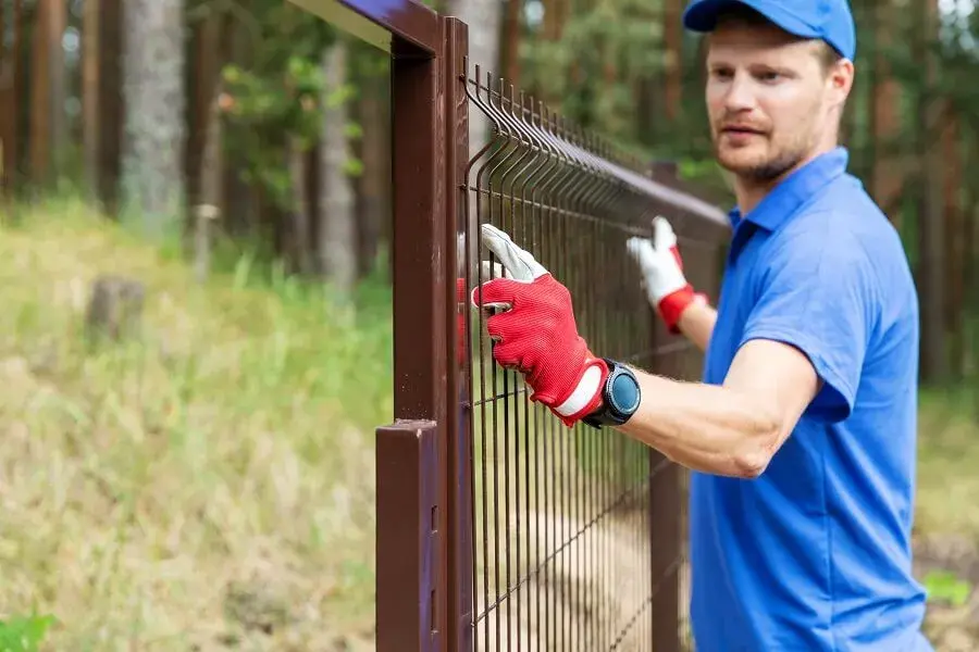 Jak zrobić ogrodzenie panelowe - proste kroki, które ułatwią budowę